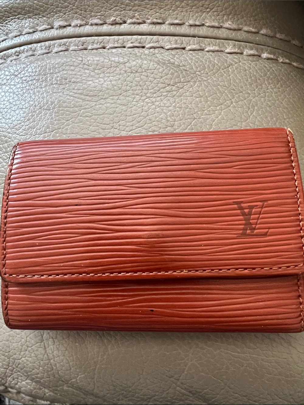 Louis Vuitton 6 key case Epi Leather Trifold